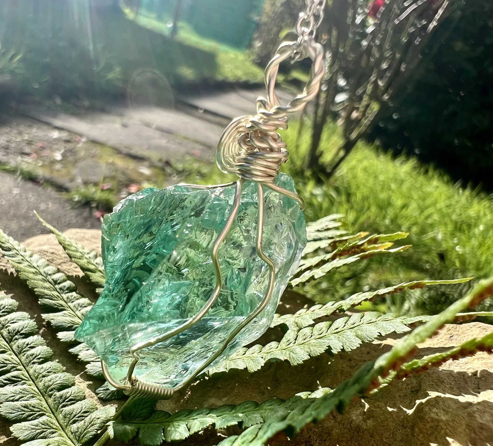 Andara Kristall Blue Enigma in Silberdraht an Edelstahlkette