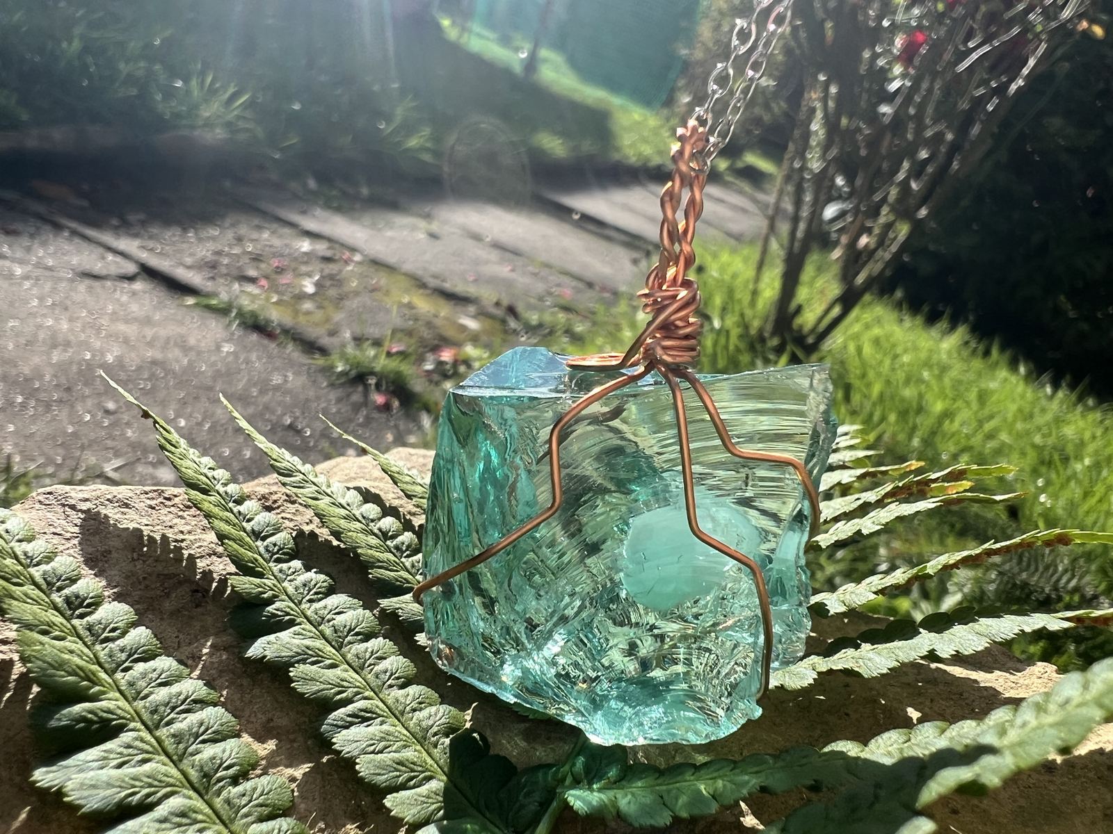 Andara Kristall Frozen Secrets, besonderes Exemplar in Kupferdraht an Edelstahlkette