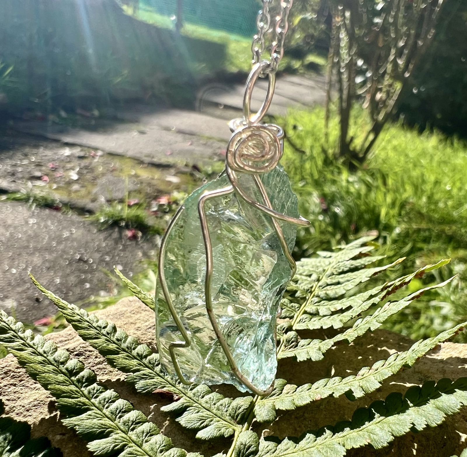 Andara Kristall Ice Whisper in Silberdraht an Edelstahlkette