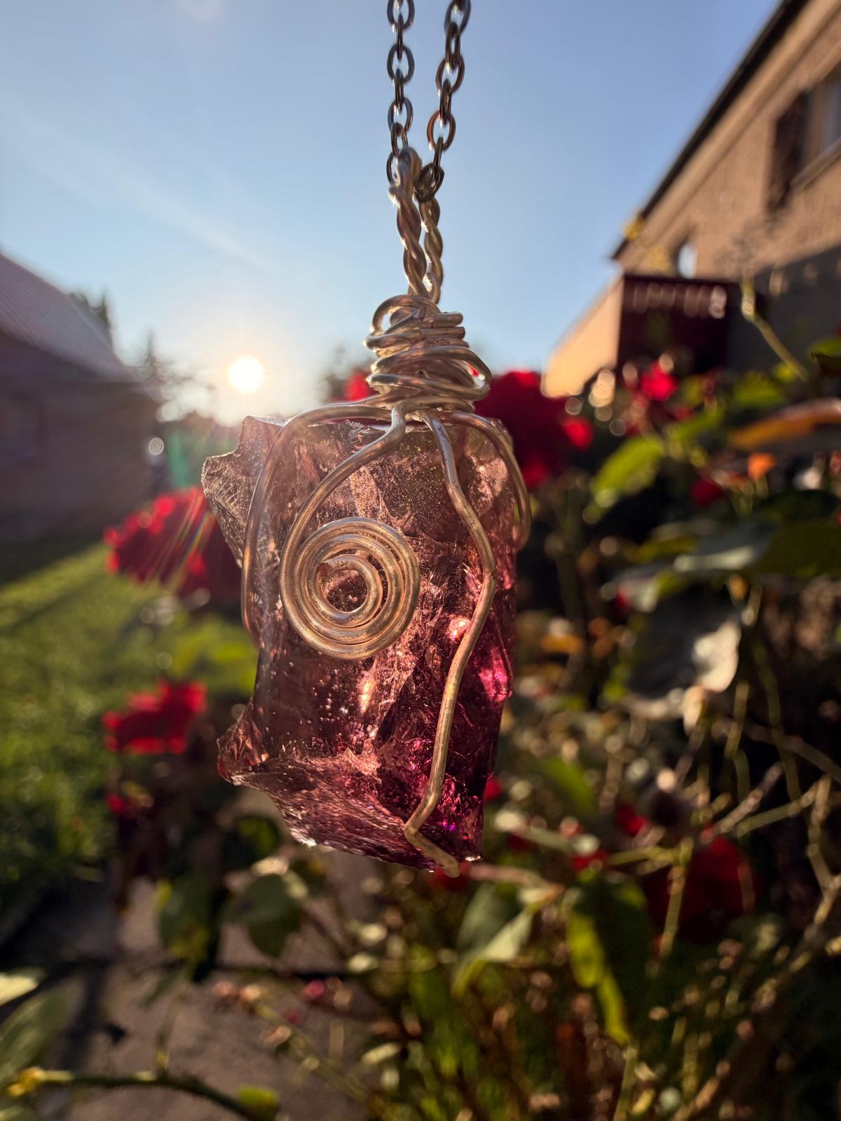 Mystic Violet Andara Kristall Anhänger in Silberdraht
