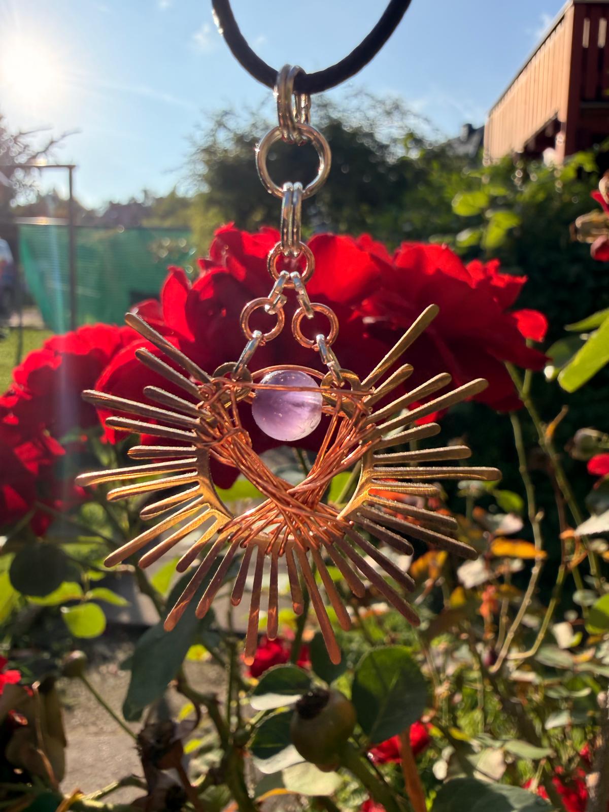 Sunshine Sonnenanhänger mit Amethystperle an Bandkette